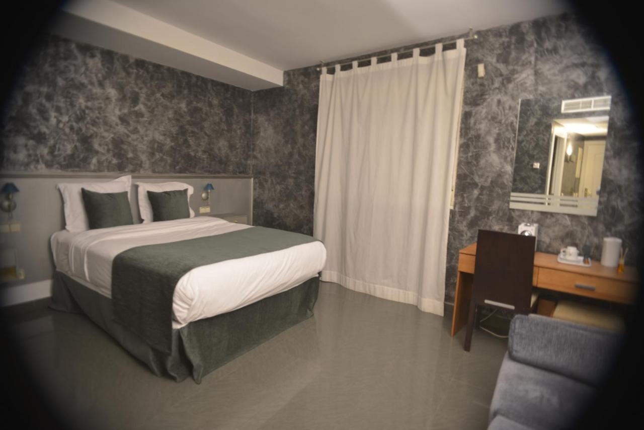 Hotel Velilla Velilla de San Antonio Eksteriør billede