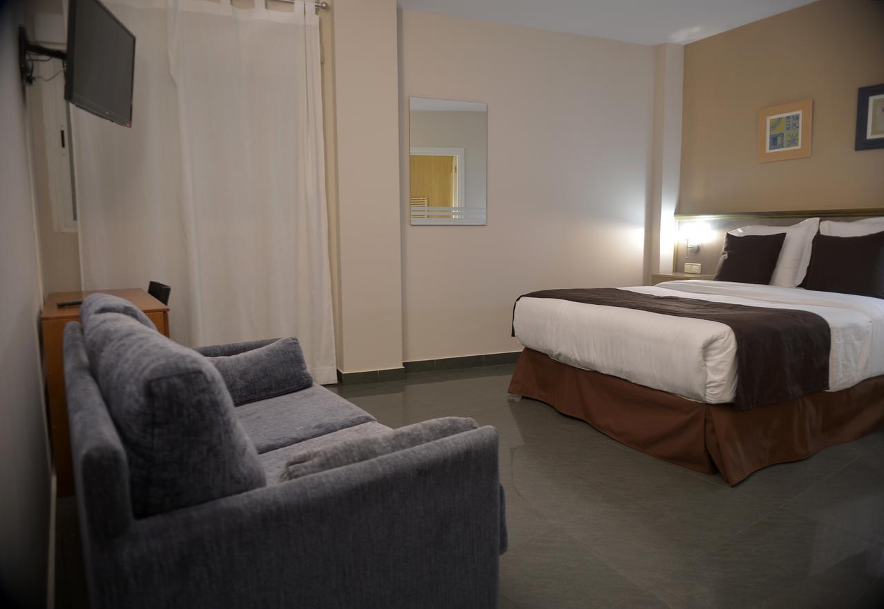 Hotel Velilla Velilla de San Antonio Eksteriør billede