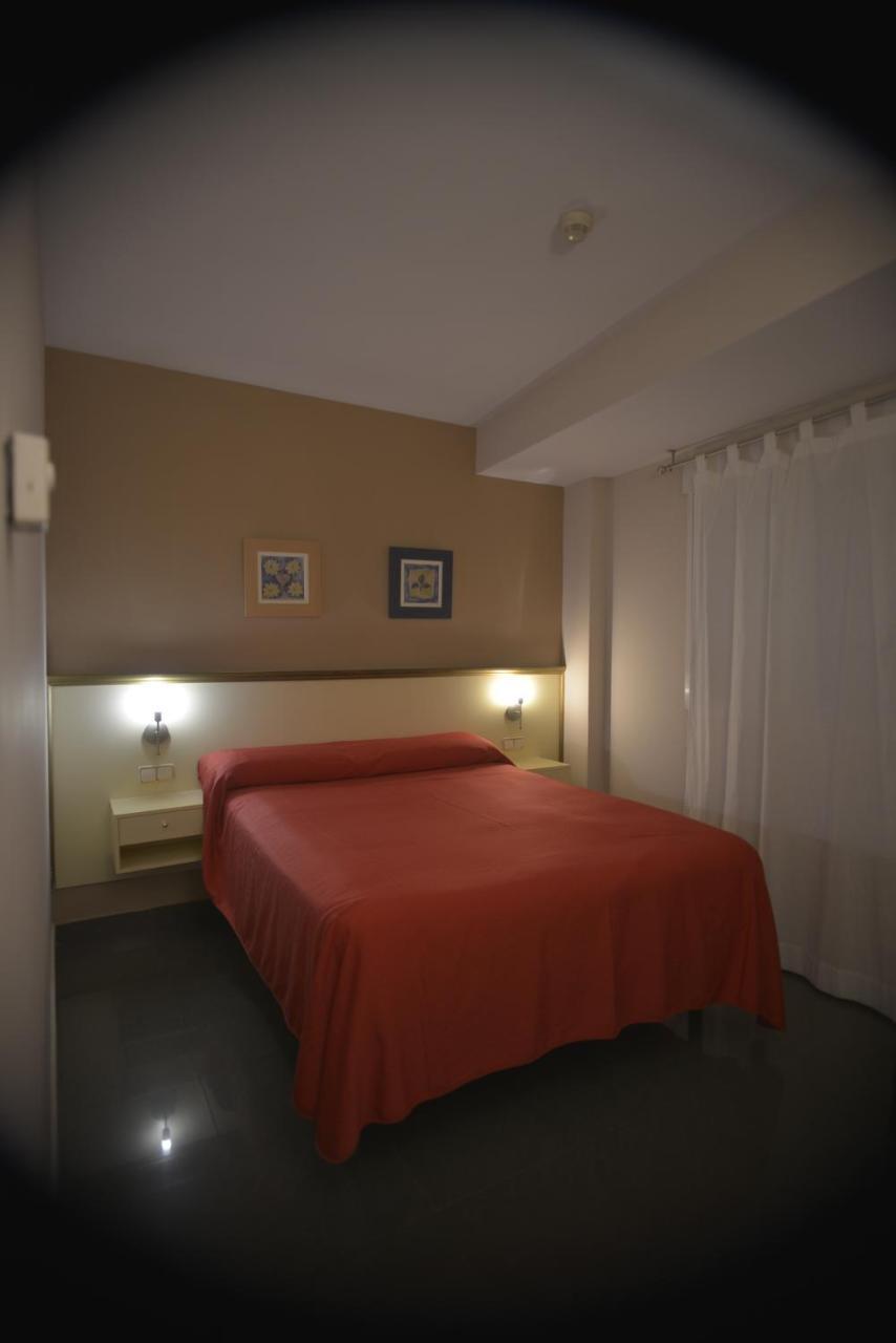 Hotel Velilla Velilla de San Antonio Eksteriør billede
