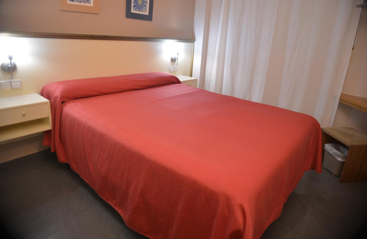 Hotel Velilla Velilla de San Antonio Eksteriør billede