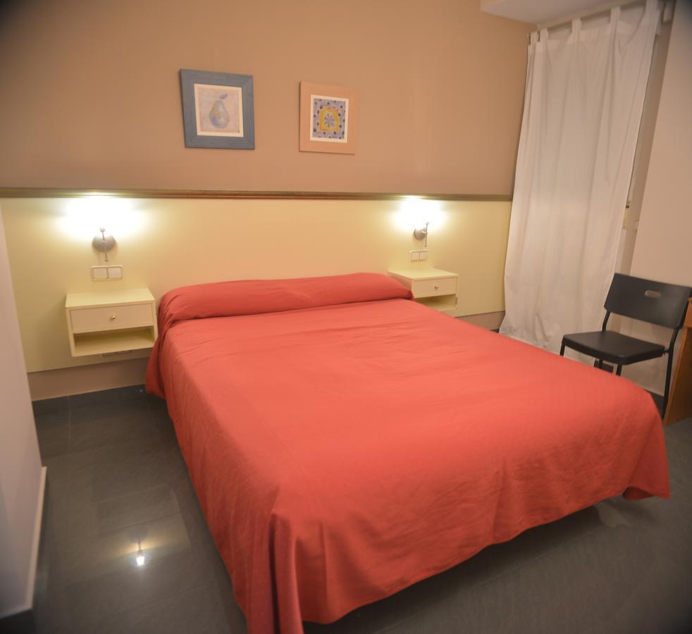 Hotel Velilla Velilla de San Antonio Eksteriør billede