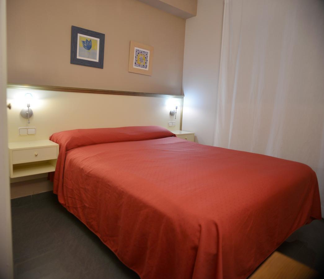 Hotel Velilla Velilla de San Antonio Eksteriør billede