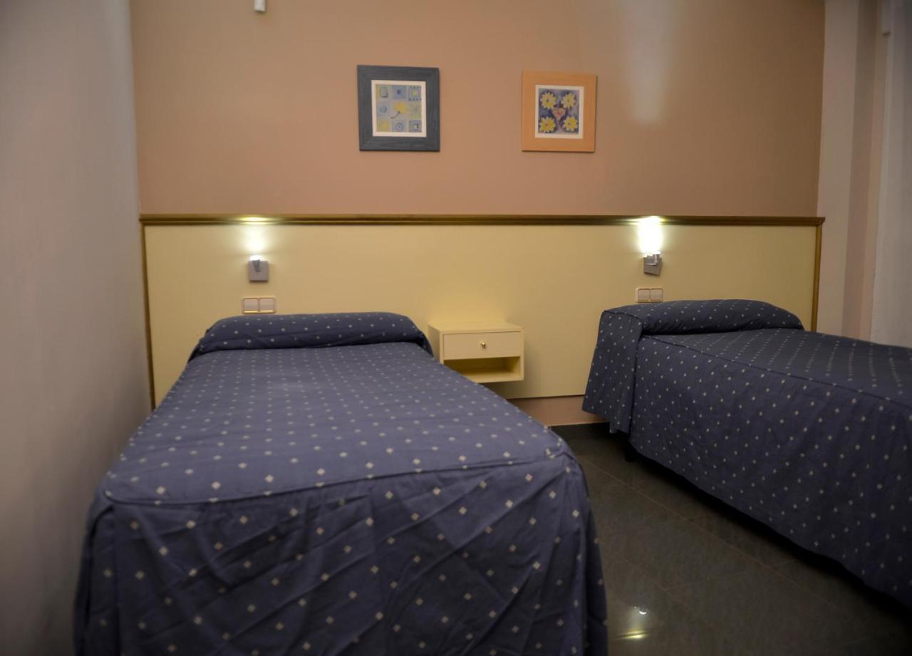 Hotel Velilla Velilla de San Antonio Eksteriør billede