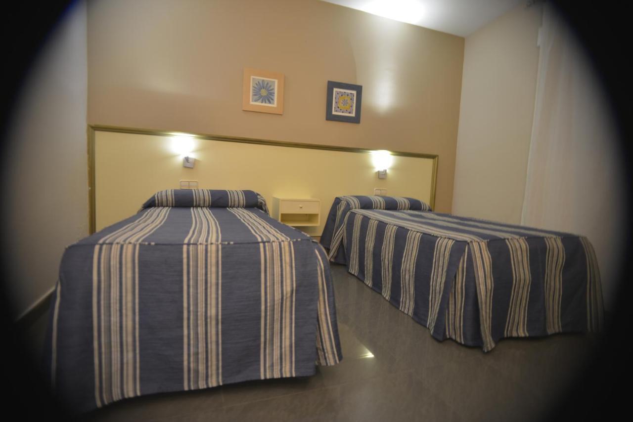 Hotel Velilla Velilla de San Antonio Eksteriør billede
