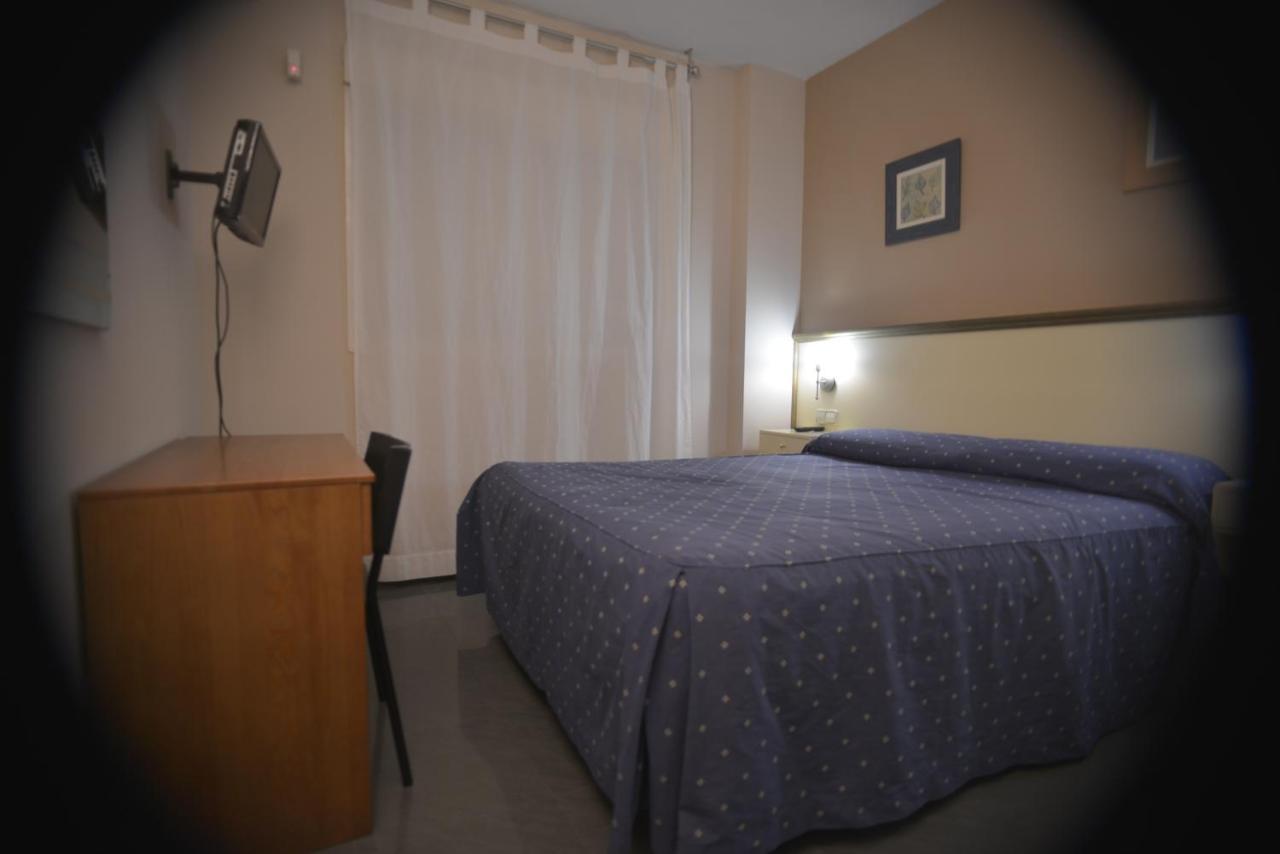Hotel Velilla Velilla de San Antonio Eksteriør billede